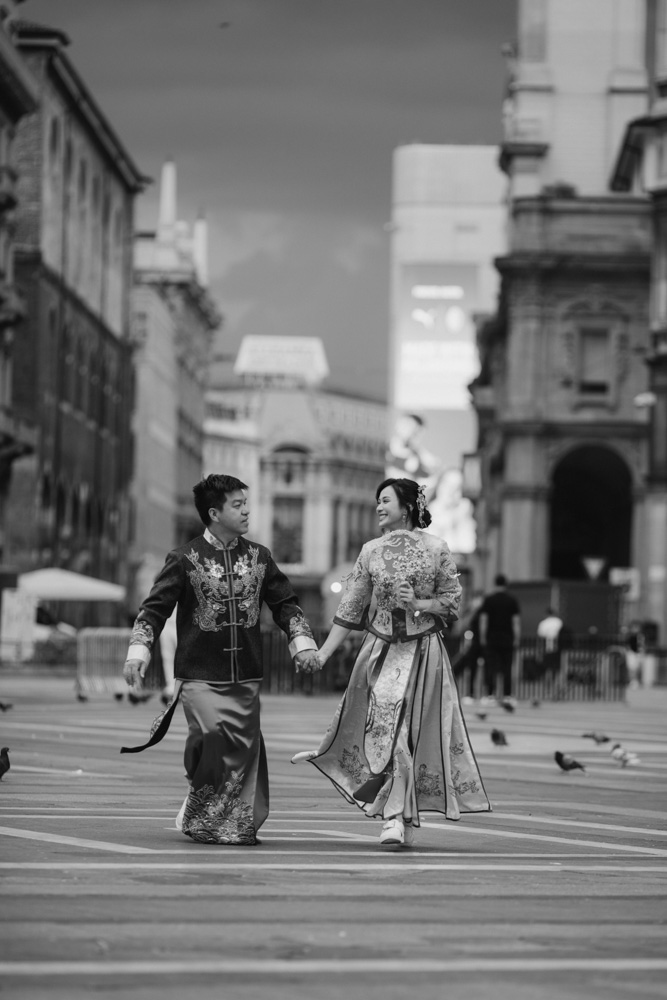 Couple honeymoon session in Milan by professional photographer
