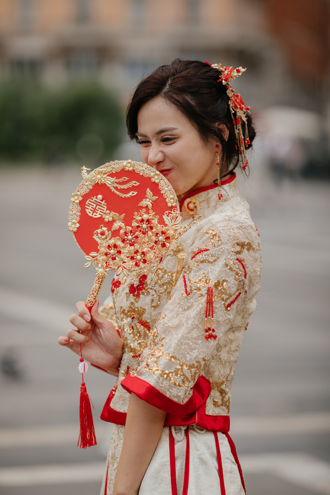 Couple honeymoon session in Milan by professional photographer