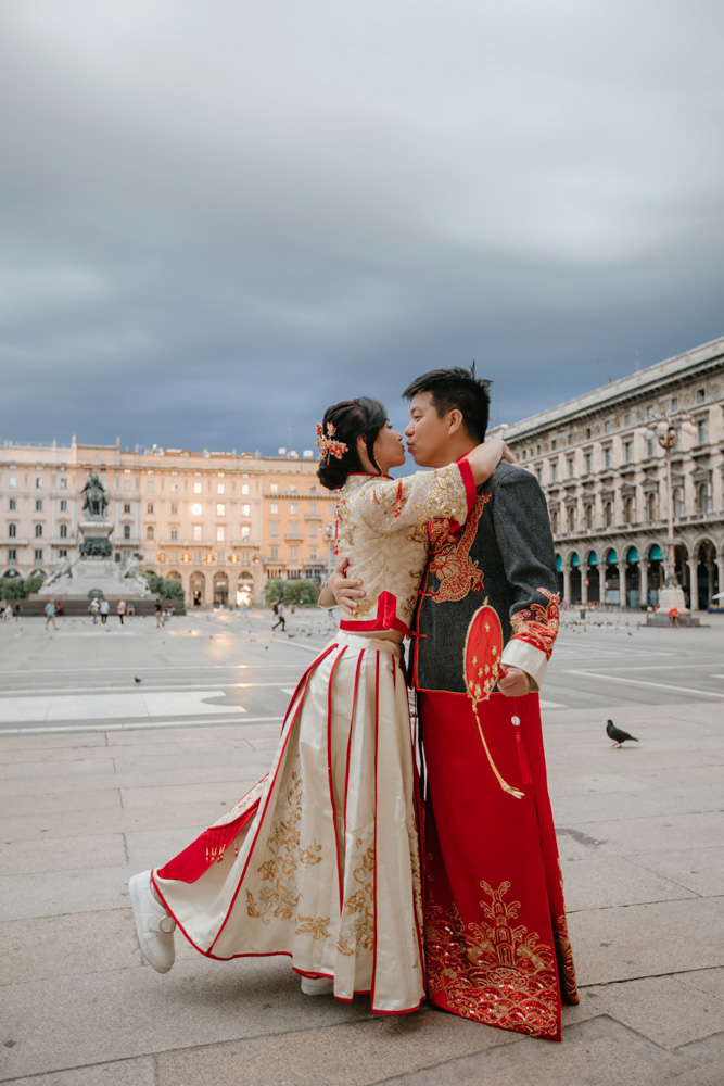 Couple honeymoon session in Milan by professional photographer