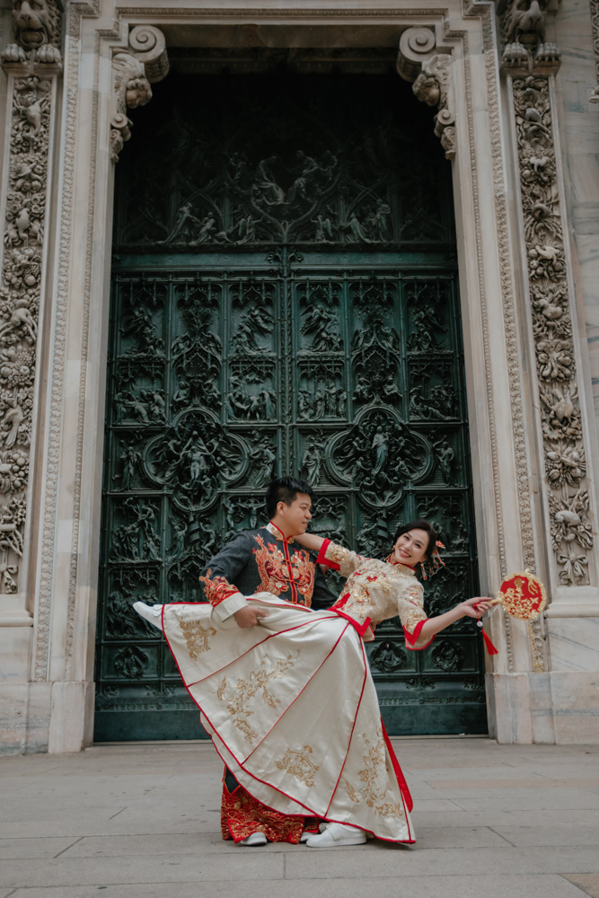 Couple honeymoon session in Milan by professional photographer