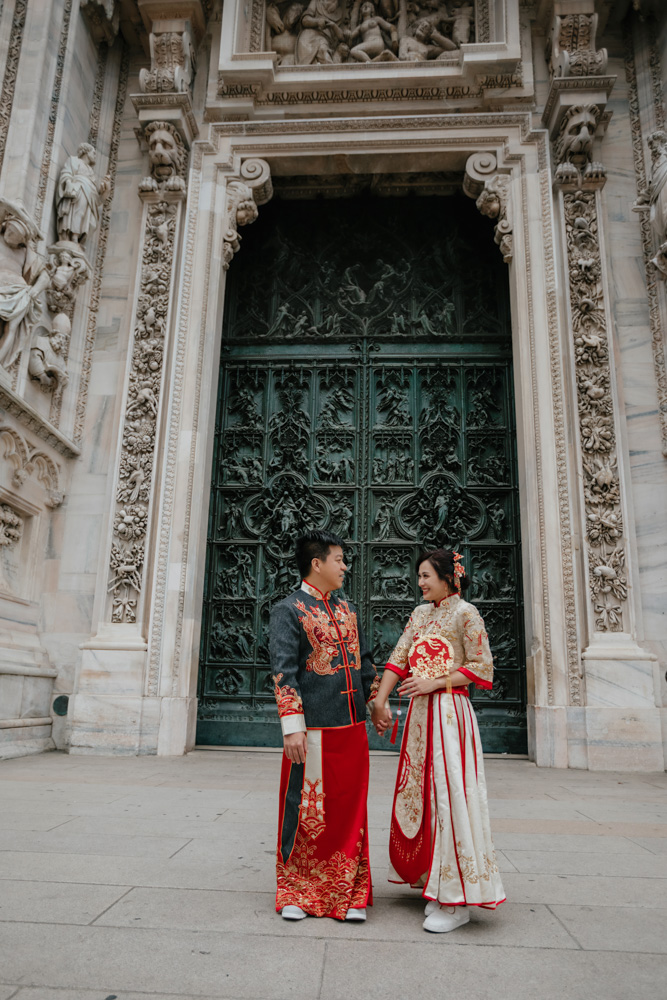 Couple honeymoon session in Milan by professional photographer