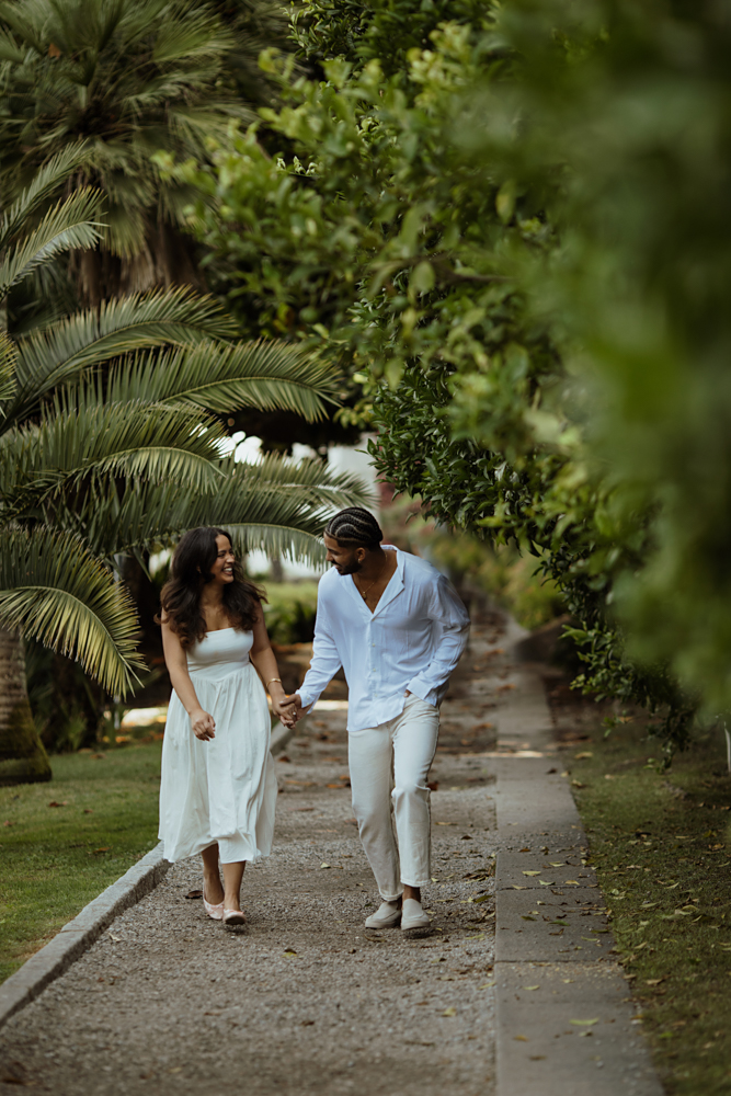A romantic moment in the enchanting atmosphere of Lake Como